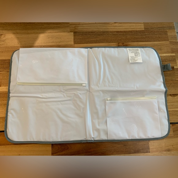 Columbia Diaper/ Messenger Bag| Hunter Green - Picture 13 of 16